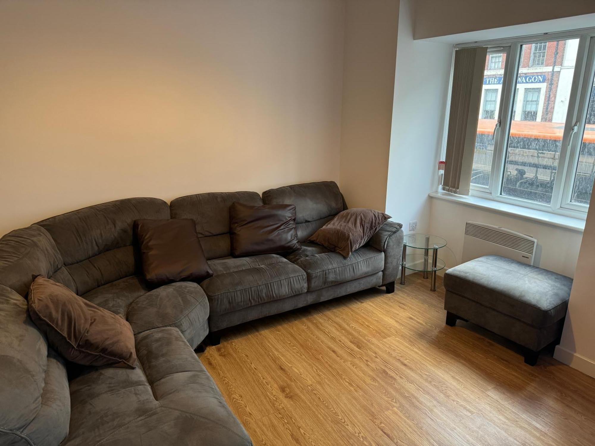 Lovely In Town Centre Apartment